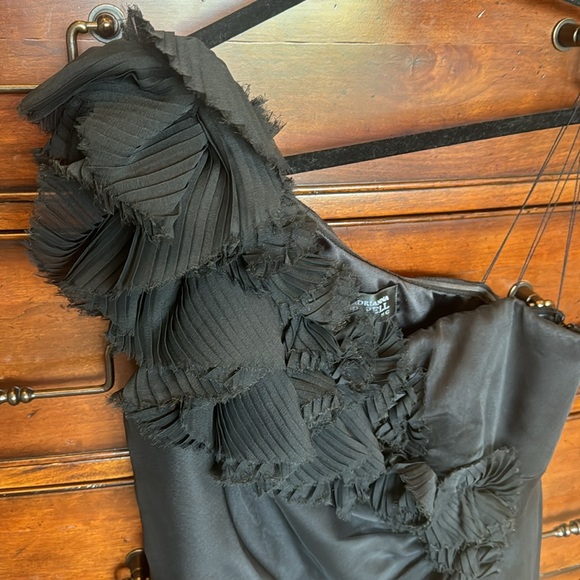 Classy and stunning little black Adrianna Papell Evening dress. EUC size 10 - Picture 4 of 7